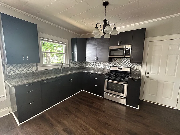 73 Douglas Ave NW — Photo 13