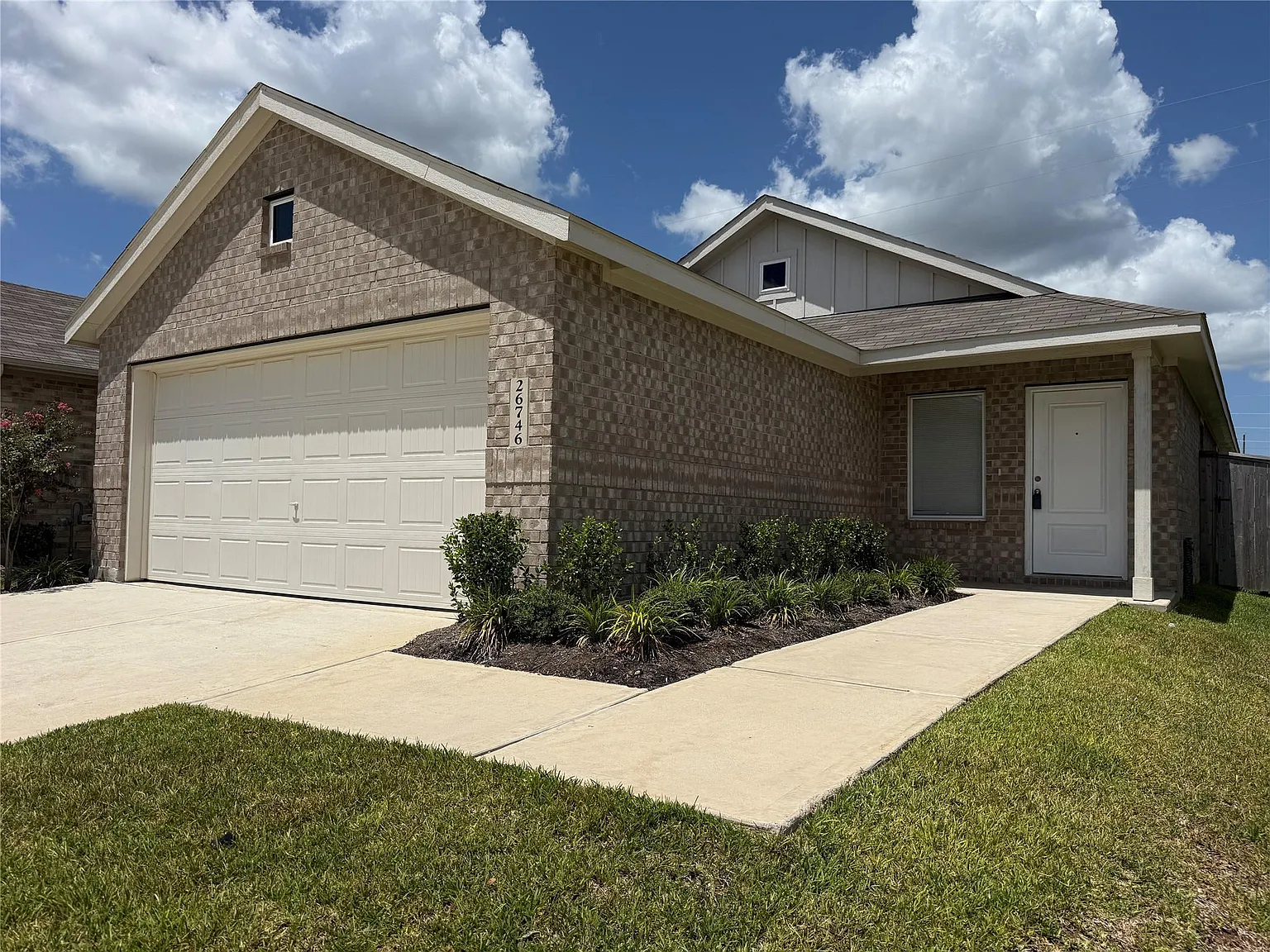 3 bed, 2.0 bath, 1470 sqft, $1,850 — Photo 2