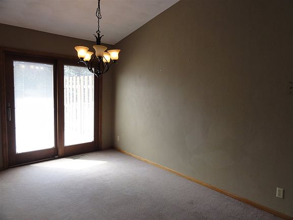 5th image of 2216 Dupont Dr