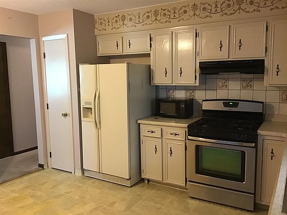 3rd image of 5823 Clarendon Dr
