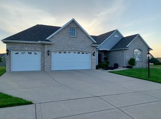1612 Kensington Dr, Washington, IL