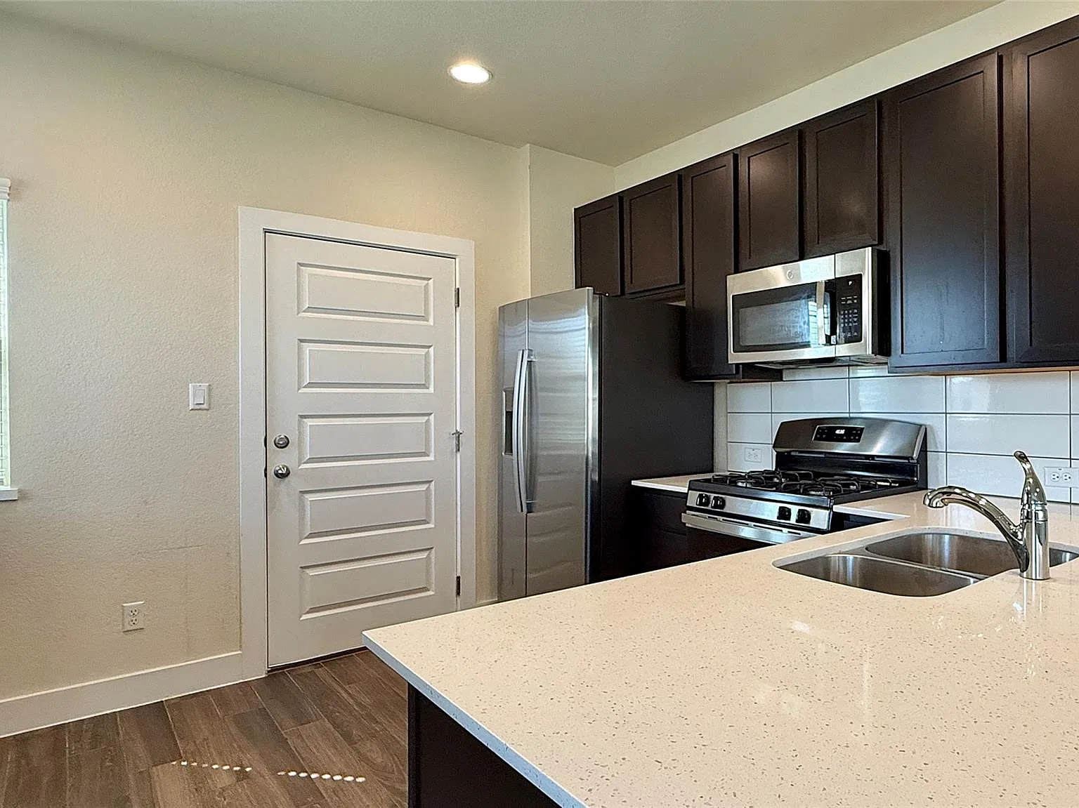 3 bed, 2.0 bath, 1258 sqft, $1,850 — Photo 4
