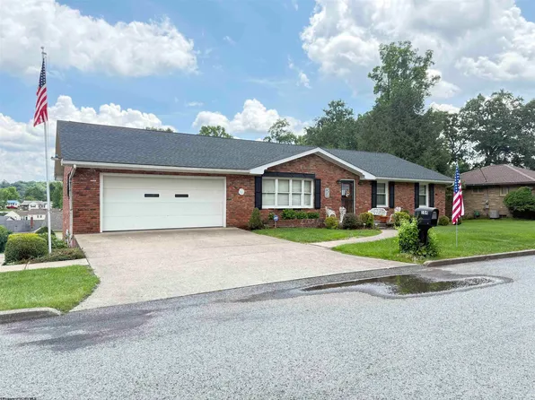 104 Mazewood Dr, Fairmont, WV 26554