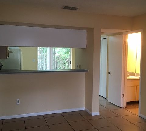 3rd image of 2305 Johnson St
