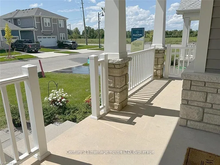 11 Beachwalk Cres — Photo 7