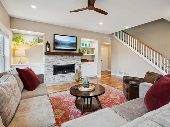 37 Sinatra Way, Fitchburg, WI 53711