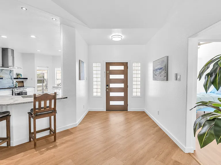15829 Vincent Dr — Photo 9