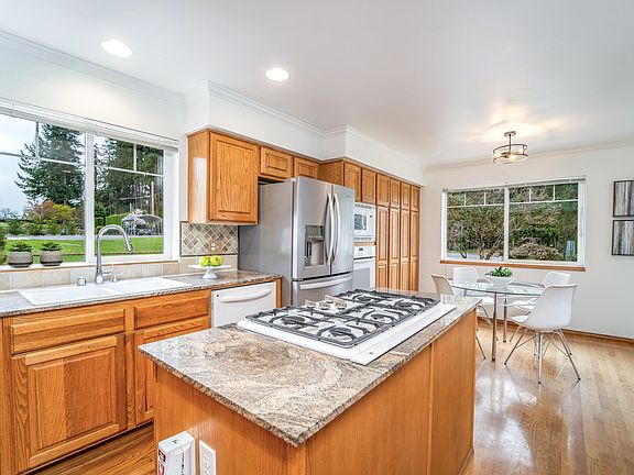 Country kitchen with center cooking island