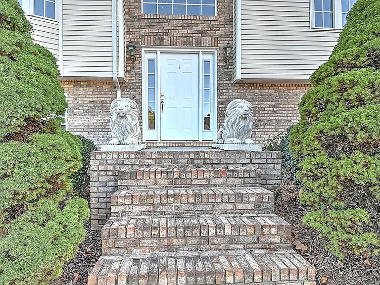 168 Old Mill Ct — Photo 3