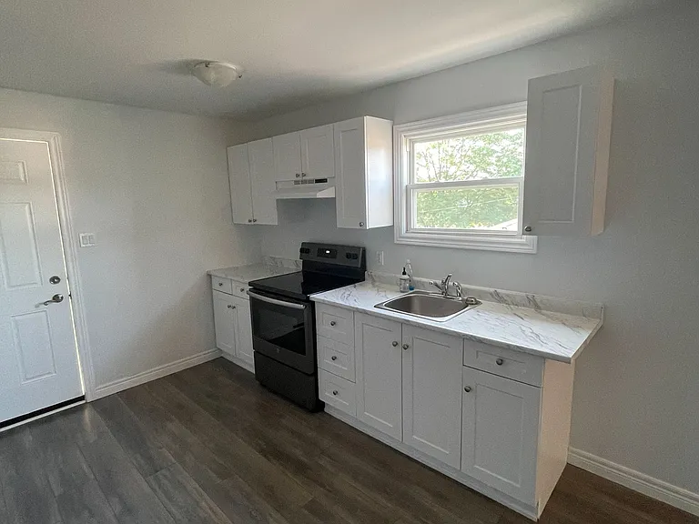 117 Lyons Ave #C — Photo 11