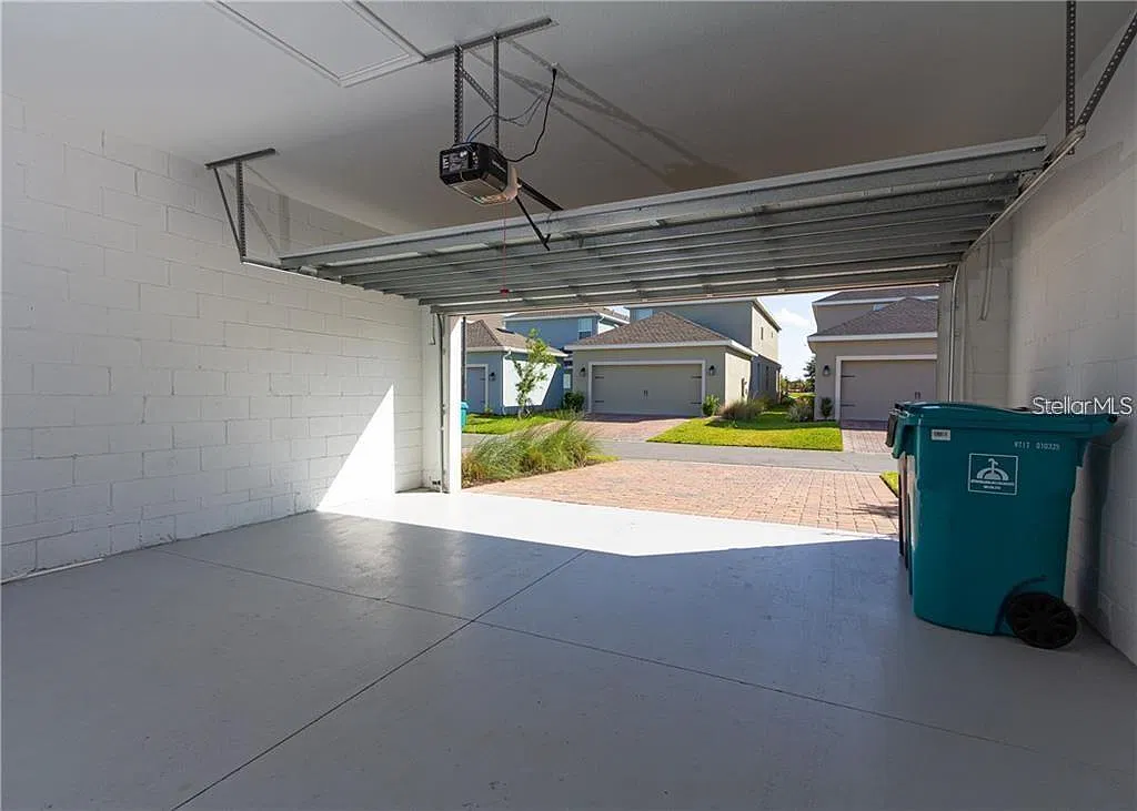 3 bed, 2.5 bath, 1636 sqft, $3,200 — Photo 2