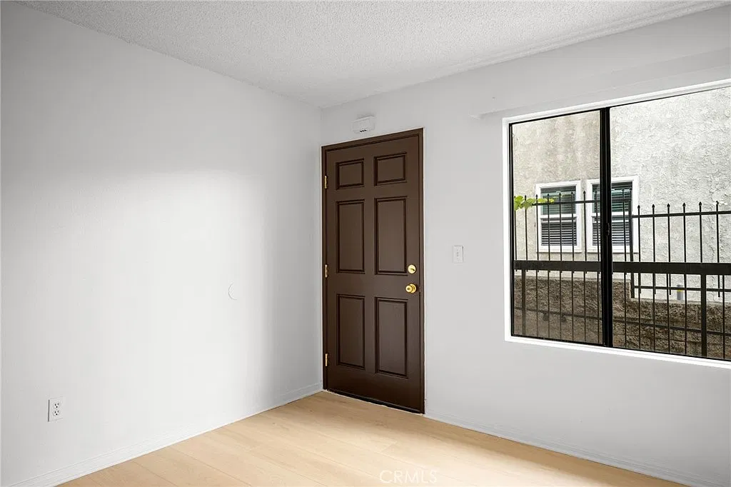 2 bed, 1000 sqft, $2,750 — Photo 3