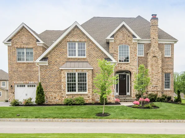 500 Hunter Oaks Ln, Newtown Square, PA 19073