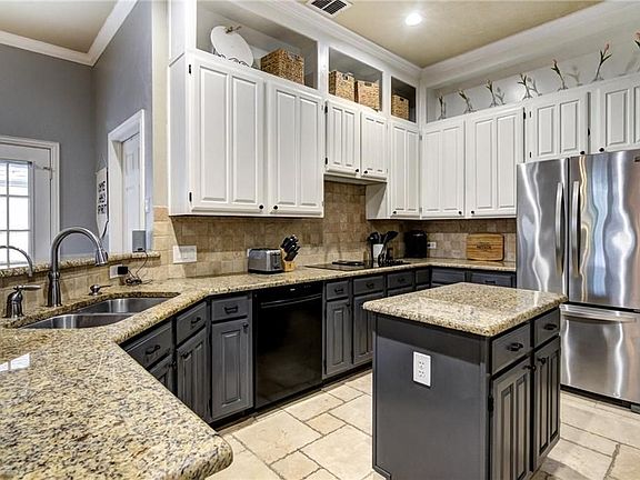 4th image of 2602 Waterford Dr
