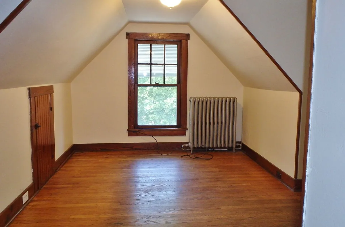 Building Photo - 412 W Foster Ave