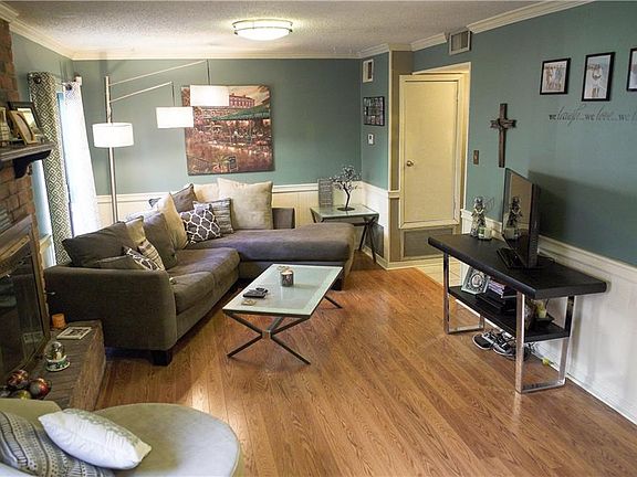 4th image of 29 Brandon Hall Dr APT B