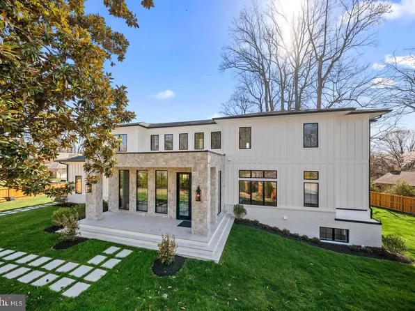 6116 Eastview St, Bethesda, MD 20817