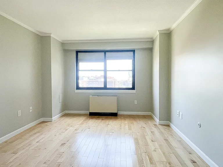 9 Hawthorne Pl #11J — Photo 11