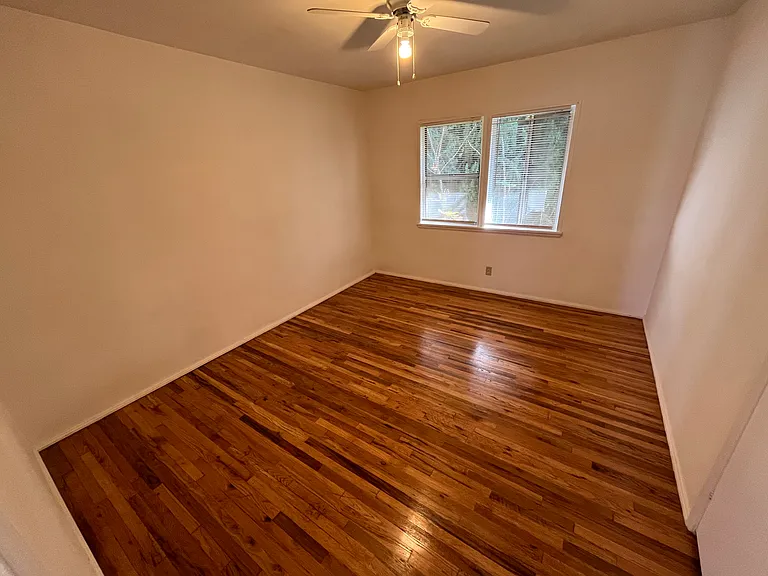 327 Riverdale Dr #14 — Photo 8