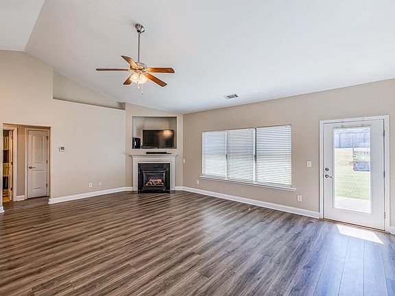 5th image of 437 Jewelwood Dr