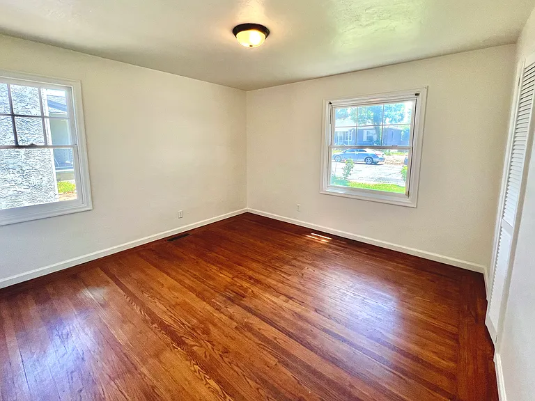 221 Hermosa Ave — Photo 14