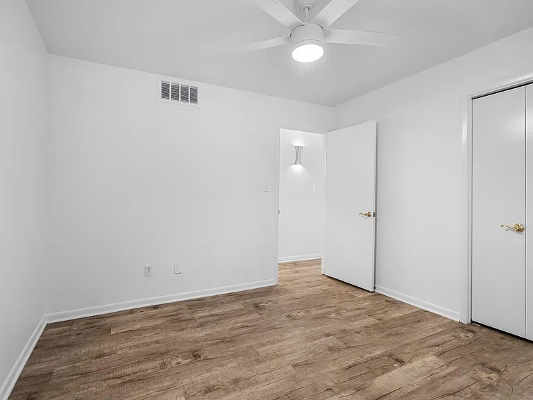 438 Yacht Club Dr #C — Photo 11