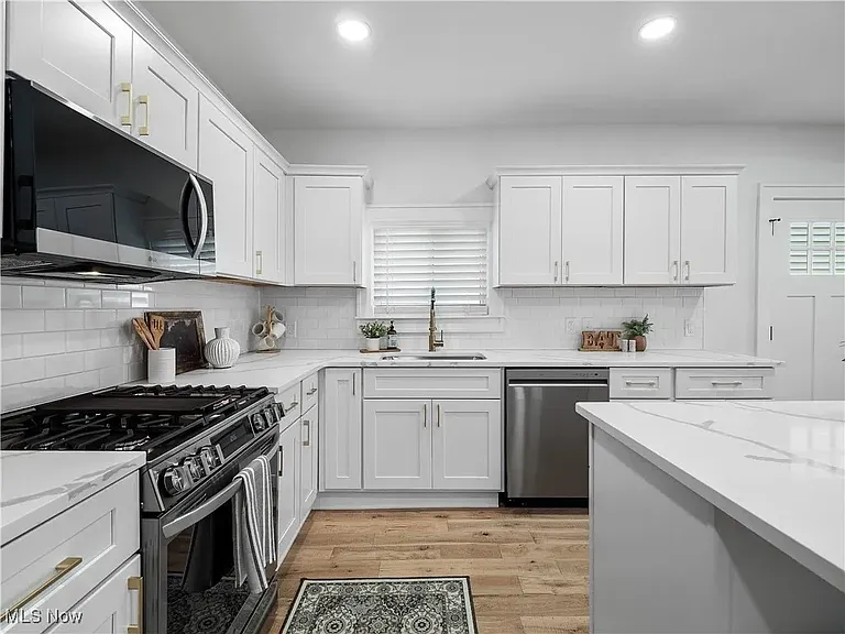 2295 Thurman Ave — Photo 5
