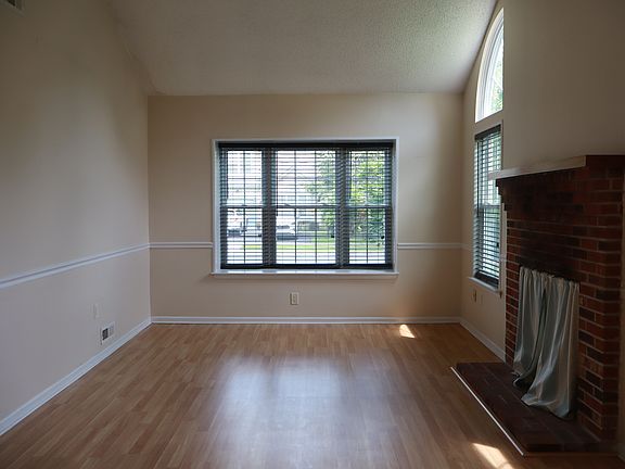 4th image of 14 Redwood Ln