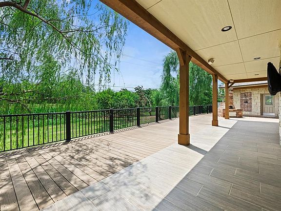 3rd image of 611 Pool Ct