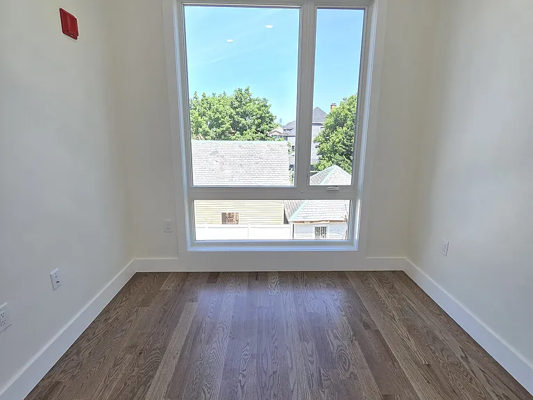 40 Lembeck Ave #306L — Photo 3