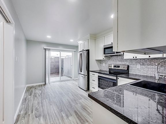 4th image of 969-979 Elgin St #975