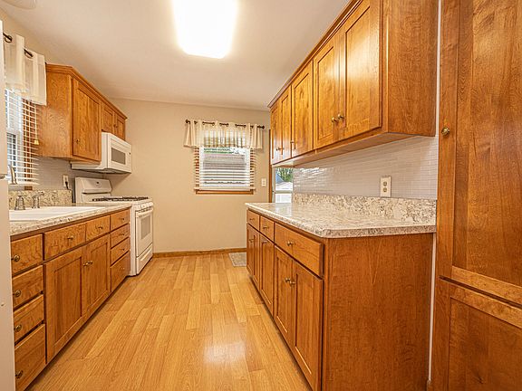 4th image of 1216 John St