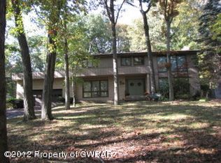 55 Walden Dr, Mountain Top, PA 18707