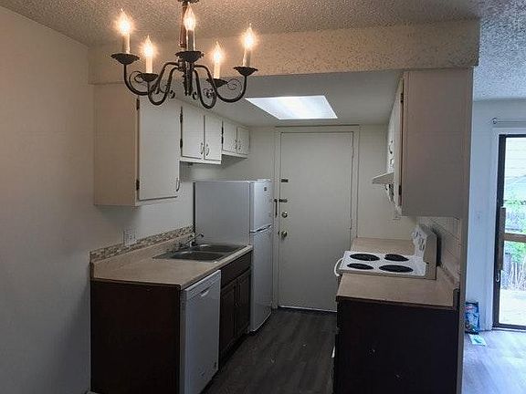 3rd image of 1551 S Sheridan Blvd