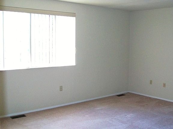 5th image of 738 Sturgis Dr
