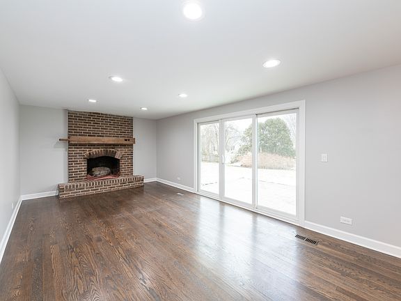 3rd image of 1042 Tamarack Ln