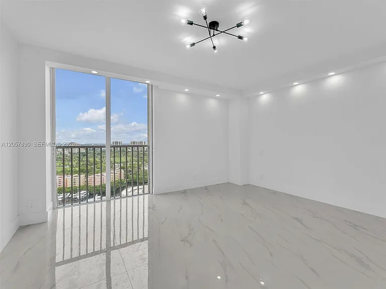 19707 Turnberry Way #21D — Photo 34