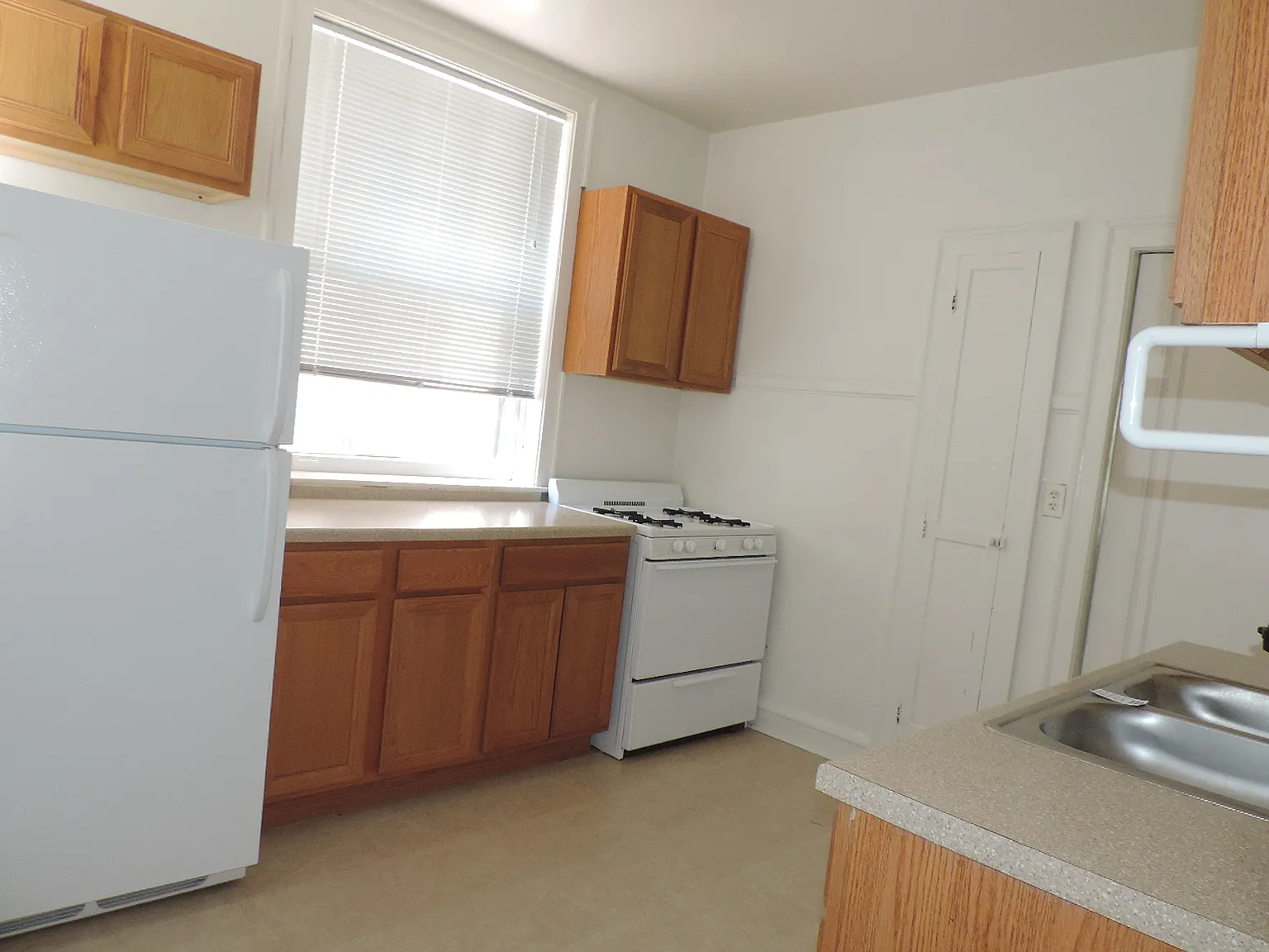1200 Simpson St — Photo 3