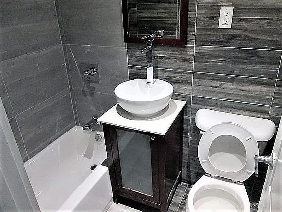 4th image of 932 Myrtle Ave APT 3