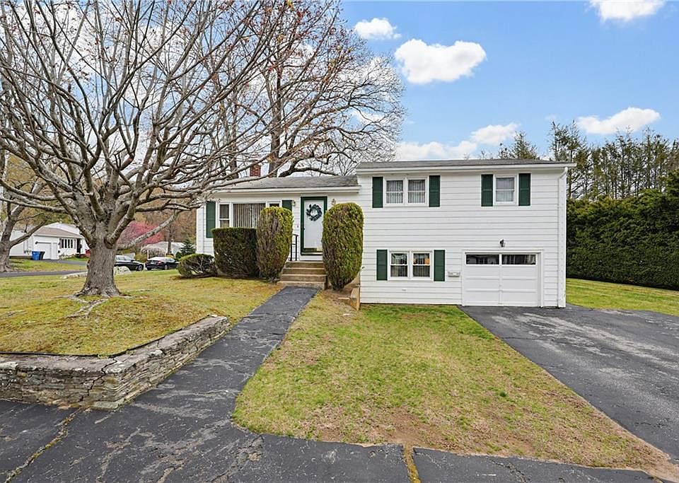 1st image of 290 Stony Acre Dr