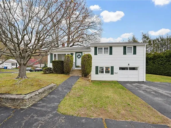 290 Stony Acre Dr, Cranston, RI 02920