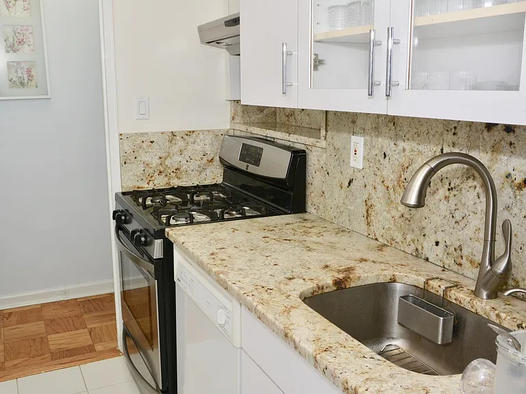 225 Saint Pauls Ave — Photo 10