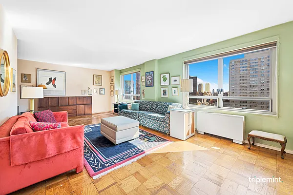 Sold by Triplemint | media 4