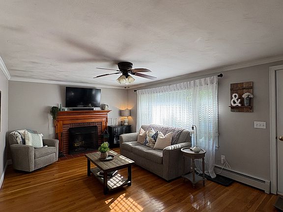 3rd image of 76 Lafayette Dr