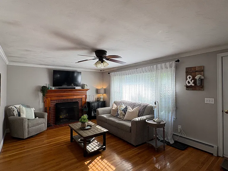 76 Lafayette Dr — Photo 3