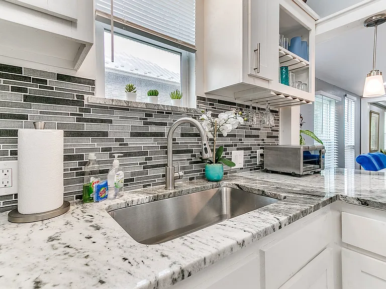 619 E Frank St — Photo 33