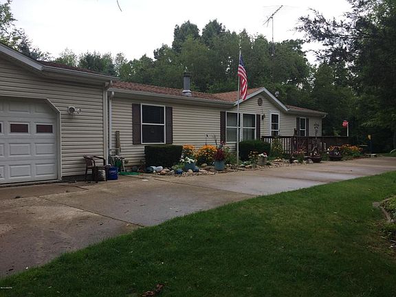 3rd image of 10175 Beachview Dr