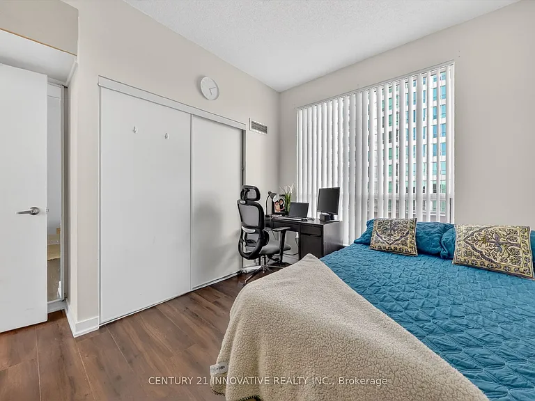 36 Lee Centre Dr #Townhouse 307 — Photo 22