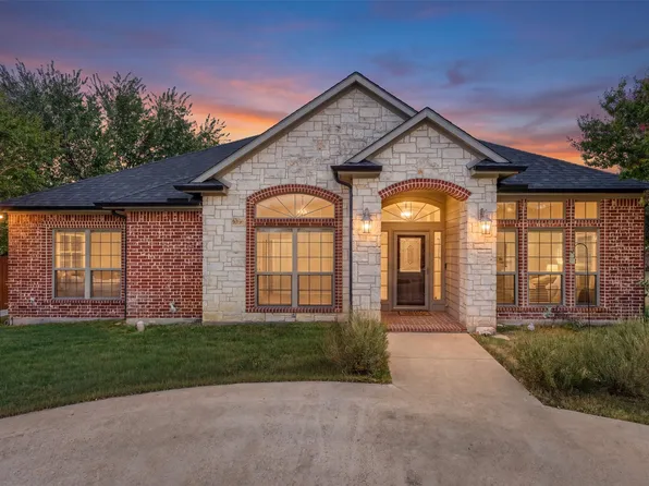 1010 Williams St, Ennis, TX 75119