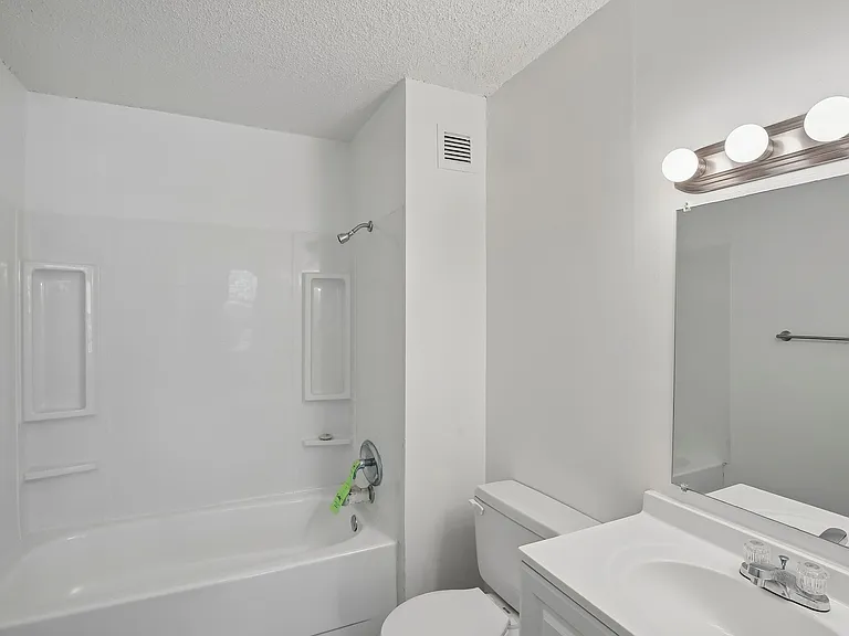 Riverview Apartments — Photo 44
